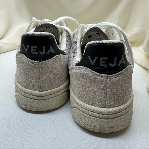 Veja V-10 Flannel Snow Black women’s sneakers
Size US 5 - Picture 4 of 8